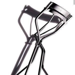 Shiseido Eyelash Curler with Extra Pad